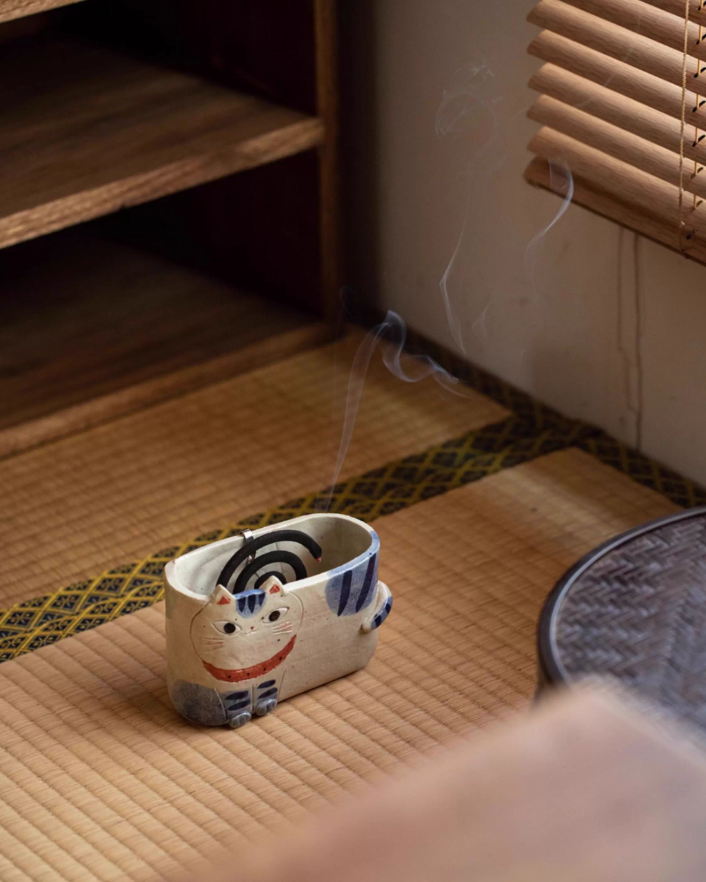 Kanesan Hand-Painted Cat Ceramic Planter - Japanese Craftmanship - Handcraft - Made in Japan - Luxury Gift - Premium Gift- Wedding Gift - House-Warming Gift - Edo Kiriko - Japanese Artisan - Japanese Whisky Glass - Japanese Whiskey Glass - Japanese Chopsticks - Japanese Bowls - Handcrafted Mug - Handcrafted Plate - Japanese Mug - Japanese Knife - Japanese whiskey glass gift - premium whiskey glass - artisan whiskey glass - Japanese artisan glassware - Edo Kiriko whiskey glass - Vase - Hikari Spirits