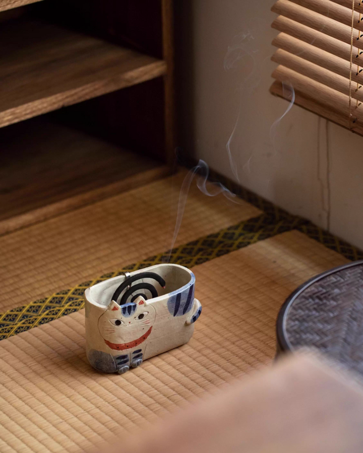 Kanesan Hand-Painted Cat Ceramic Planter - Japanese Craftmanship - Handcraft - Made in Japan - Luxury Gift - Premium Gift- Wedding Gift - House-Warming Gift - Edo Kiriko - Japanese Artisan - Japanese Whisky Glass - Japanese Whiskey Glass - Japanese Chopsticks - Japanese Bowls - Handcrafted Mug - Handcrafted Plate - Japanese Mug - Japanese Knife - Japanese whiskey glass gift - premium whiskey glass - artisan whiskey glass - Japanese artisan glassware - Edo Kiriko whiskey glass - Vase - Hikari Spirits