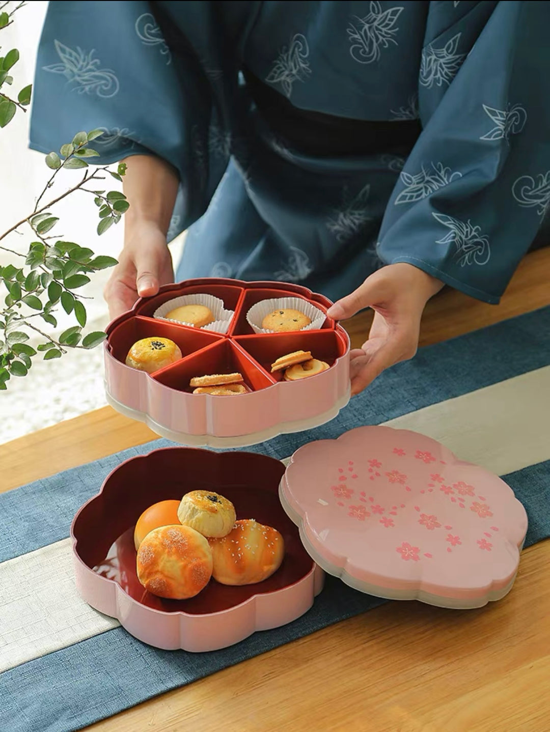 Yamanaka Shikki Sakura Snack Bento Box - Bento - Hikari Spirits