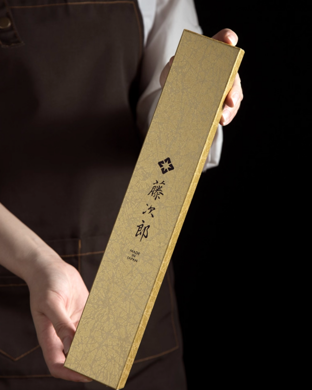 Tojiro VG10 Bread Knife - F-828 - Japanese Craftmanship - Handcraft - Made in Japan - Luxury Gift - Premium Gift- Wedding Gift - House-Warming Gift - Edo Kiriko - Japanese Artisan - Japanese Whisky Glass - Japanese Whiskey Glass - Japanese Chopsticks - Japanese Bowls - Handcrafted Mug - Handcrafted Plate - Japanese Mug - Japanese Kitchen Knife - Hikari Spirits