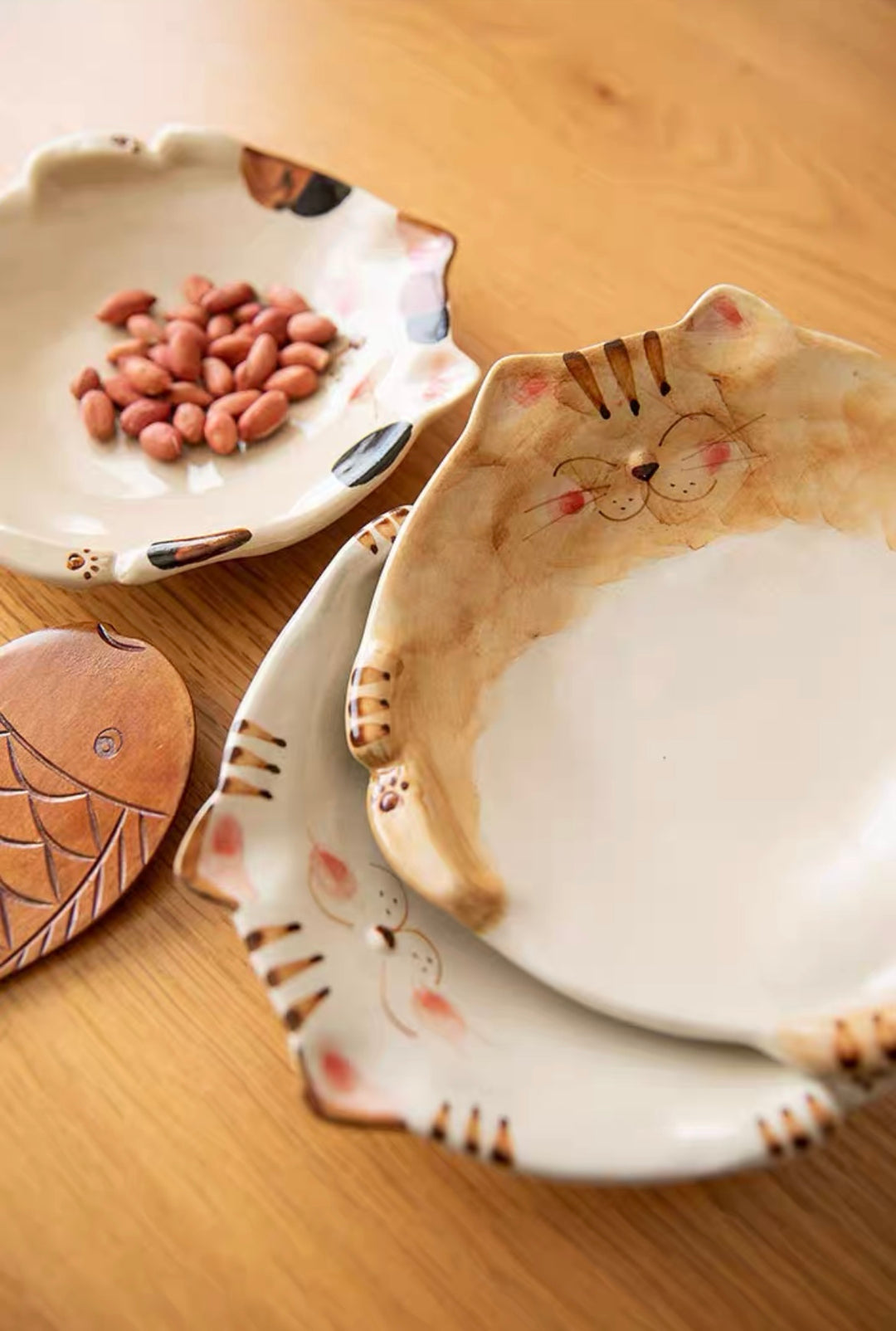 Hasami-Yaki Kikuyoshi Kiln Hand-Painted Lucky Cat Rustic Ceramic Plate - Plates - Hikari Spirits