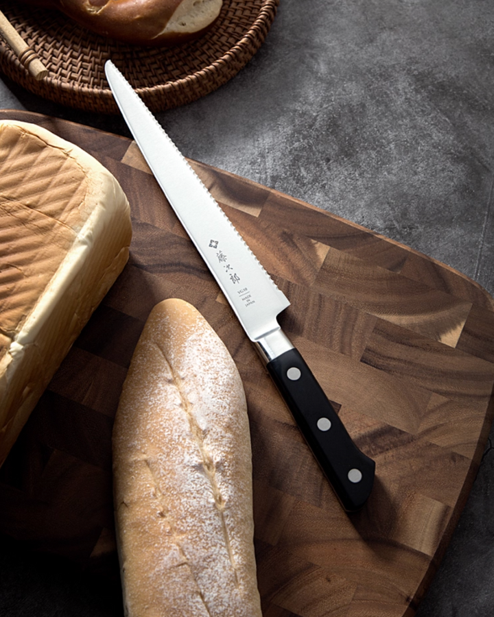Tojiro VG10 Bread Knife - F-828 - Japanese Craftmanship - Handcraft - Made in Japan - Luxury Gift - Premium Gift- Wedding Gift - House-Warming Gift - Edo Kiriko - Japanese Artisan - Japanese Whisky Glass - Japanese Whiskey Glass - Japanese Chopsticks - Japanese Bowls - Handcrafted Mug - Handcrafted Plate - Japanese Mug - Japanese Kitchen Knife - Hikari Spirits