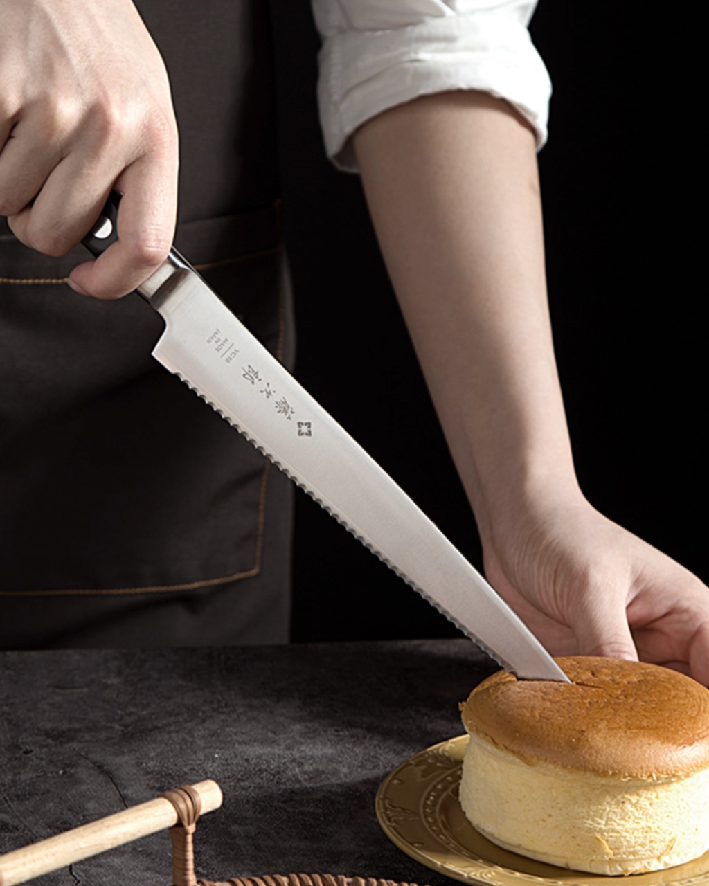 Tojiro VG10 Bread Knife - F-828 - Japanese Craftmanship - Handcraft - Made in Japan - Luxury Gift - Premium Gift- Wedding Gift - House-Warming Gift - Edo Kiriko - Japanese Artisan - Japanese Whisky Glass - Japanese Whiskey Glass - Japanese Chopsticks - Japanese Bowls - Handcrafted Mug - Handcrafted Plate - Japanese Mug - Japanese Kitchen Knife - Hikari Spirits