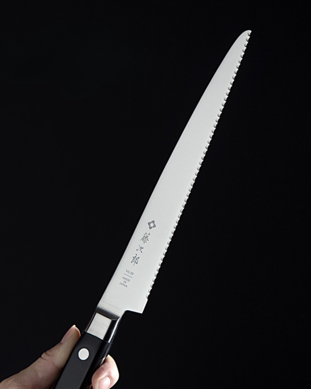 Tojiro VG10 Bread Knife - F-828 - Japanese Craftmanship - Handcraft - Made in Japan - Luxury Gift - Premium Gift- Wedding Gift - House-Warming Gift - Edo Kiriko - Japanese Artisan - Japanese Whisky Glass - Japanese Whiskey Glass - Japanese Chopsticks - Japanese Bowls - Handcrafted Mug - Handcrafted Plate - Japanese Mug - Japanese Kitchen Knife - Hikari Spirits