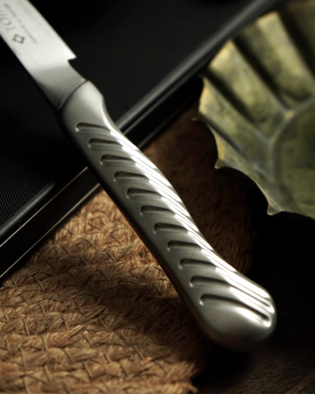 Tojiro VG10 Steak Knife – FD702 - Japanese Craftmanship - Handcraft - Made in Japan - Luxury Gift - Premium Gift- Wedding Gift - House-Warming Gift - Edo Kiriko - Japanese Artisan - Japanese Whisky Glass - Japanese Whiskey Glass - Japanese Chopsticks - Japanese Bowls - Handcrafted Mug - Handcrafted Plate - Japanese Mug - Japanese Knife - Japanese whiskey glass gift - premium whiskey glass - artisan whiskey glass - Japanese artisan glassware - Edo Kiriko whiskey glass - Flatware - Hikari Spirits